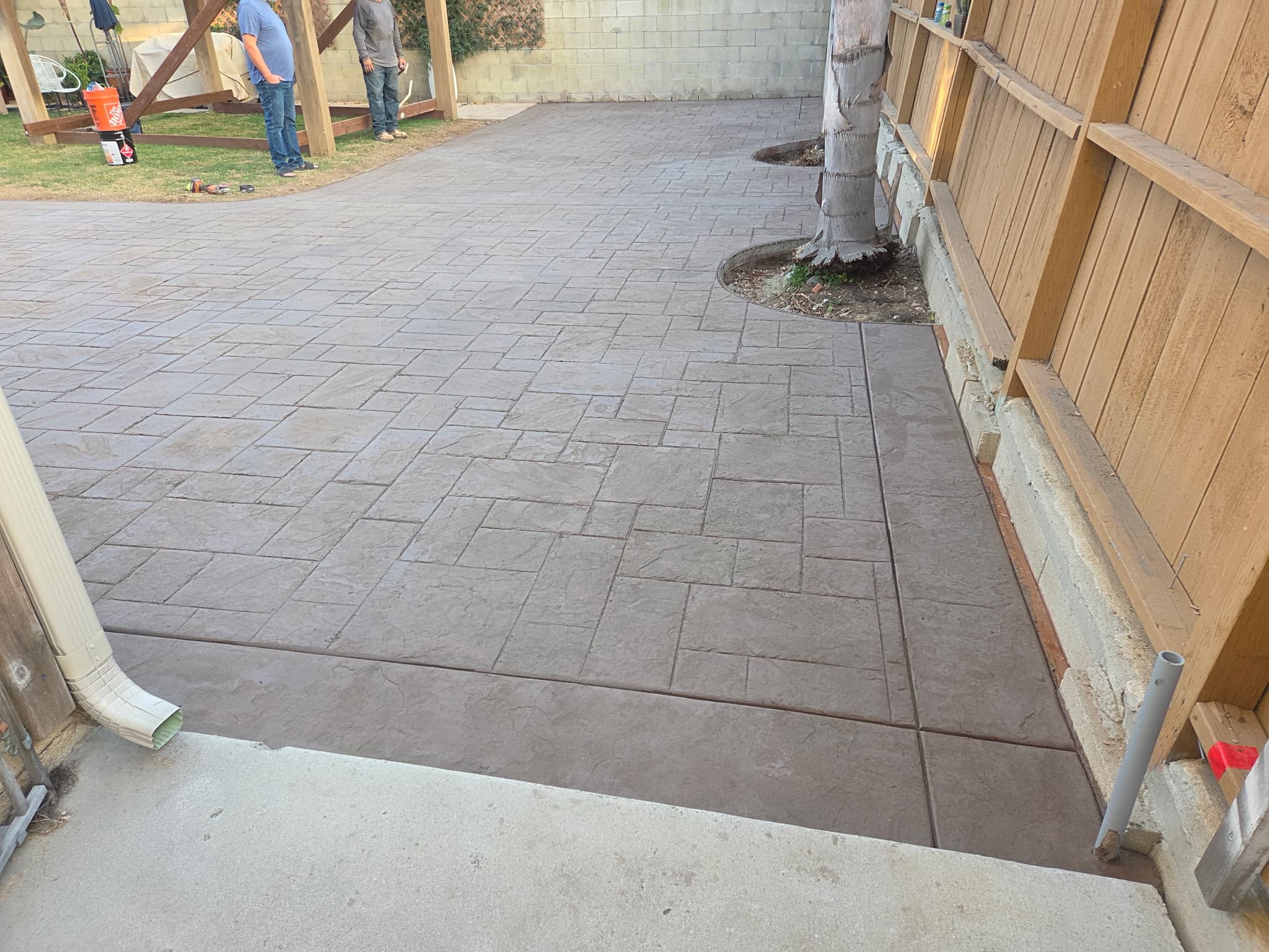 Stamped concrete patio with an ashlar slate pattern